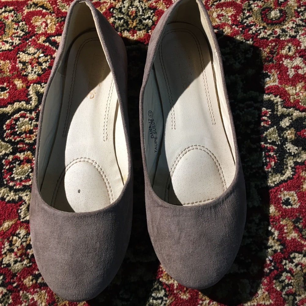 Bella Marie Dana-12 Taupe Saude flat rounded shoes